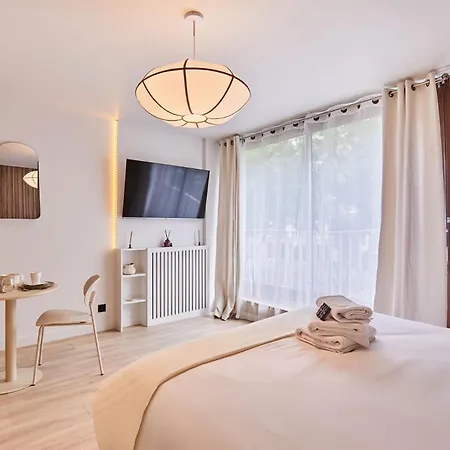 Superb Parisian Suite-pere Lachaise Lejlighed