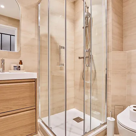 Superb Parisian Suite-pere Lachaise * باريس