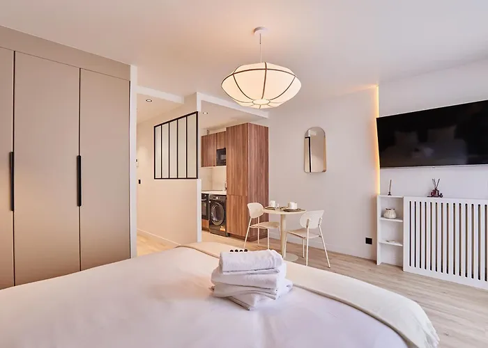 Superb Parisian Suite-pere Lachaise * Paris
