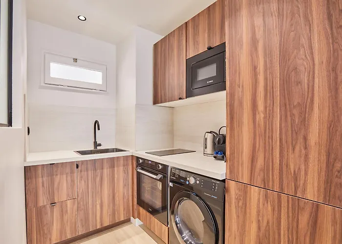 Superb Parisian Suite-pere Lachaise Paris